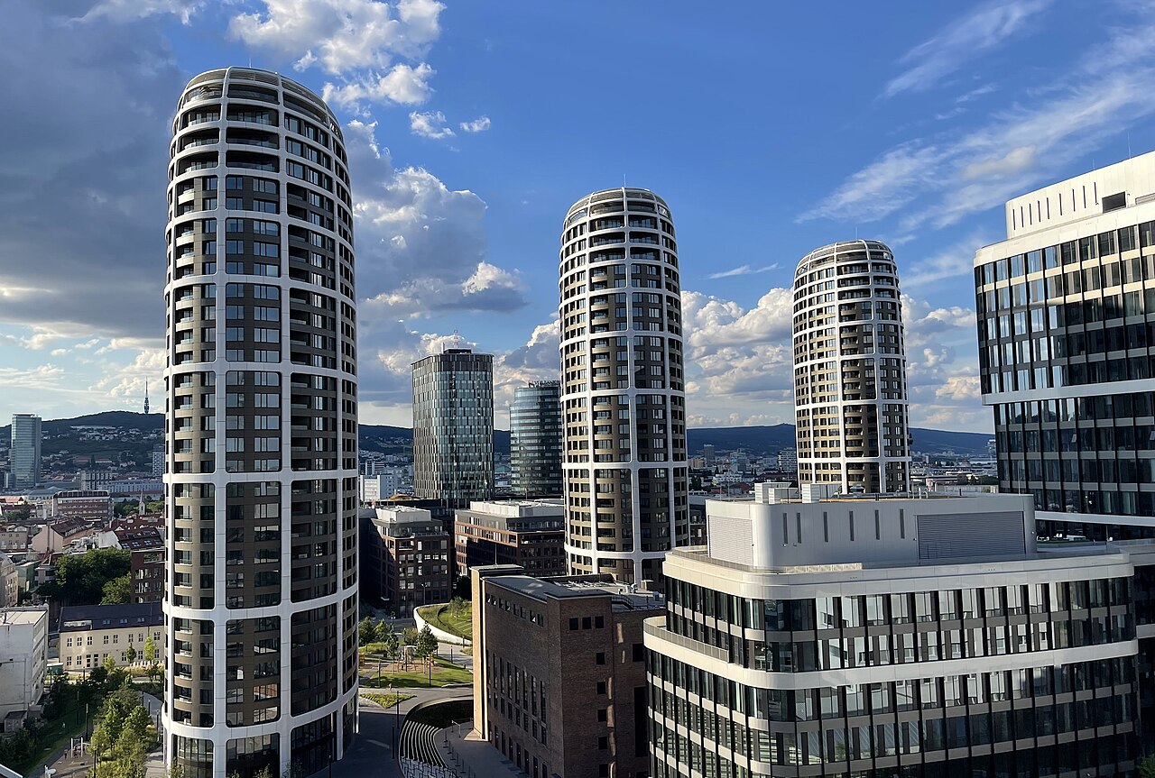 Veže Sky Park a downtown Bratislavy